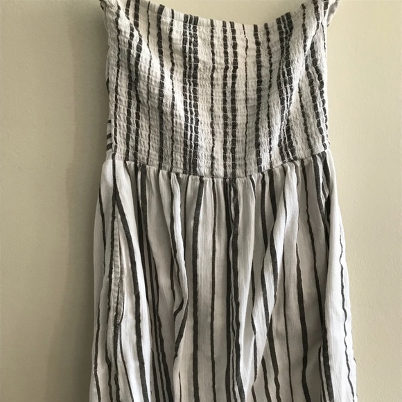 Dresses - Picture 6 of 8